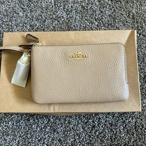 NWT COACH WRISTLET WALLET